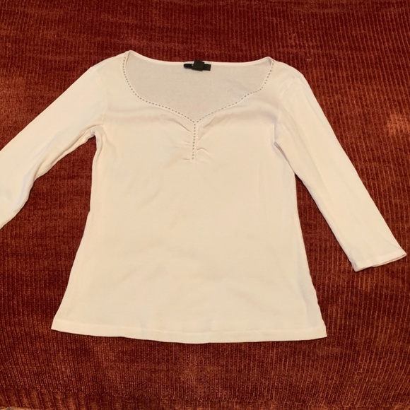 White Heart Neckline 3/4 Sleeve Shirt - Picture 2 of 5